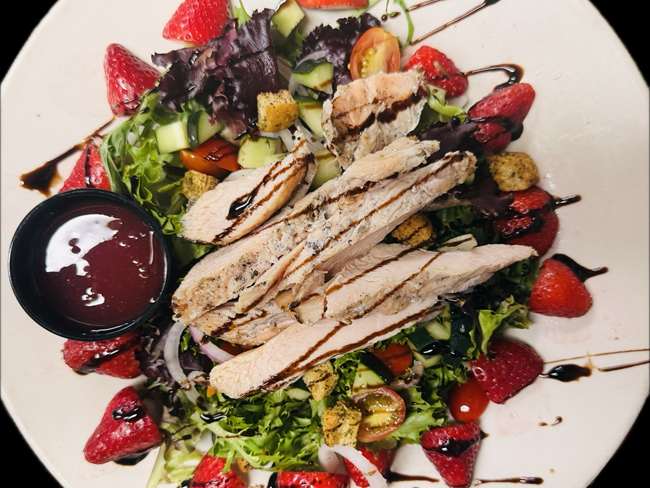 STRAWBERRY GRILLED CHICKEN SALAD